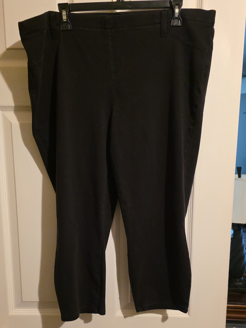 Stretchy Black Cropped Slim Jeans